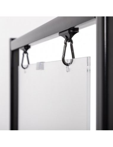 Kieszeń w metalowym ekspozytorze do plakatów