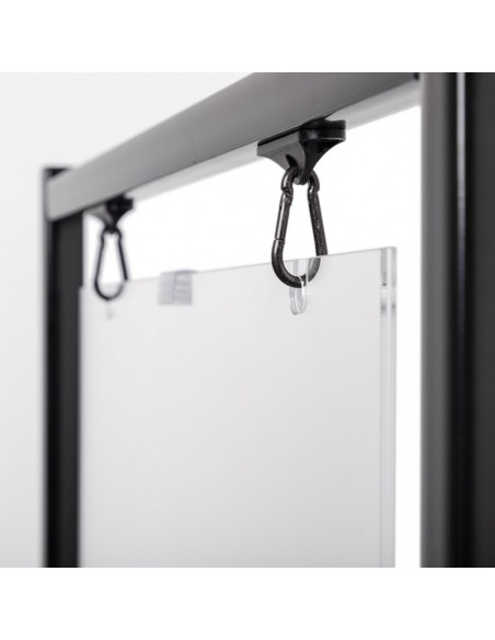 Kieszeń w metalowym ekspozytorze do plakatów