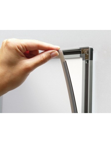 Rama mocowana magnetycznie