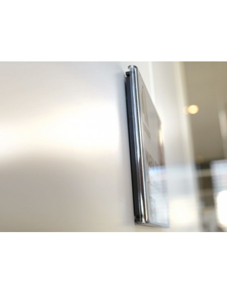 Smukła tabliczka przydrzwiowa