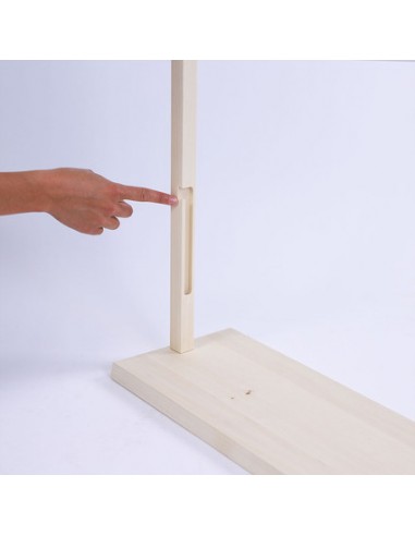 Drewniana konstrukcja stojaka