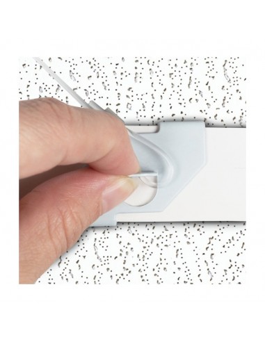 Obracanie metalowego klipsa