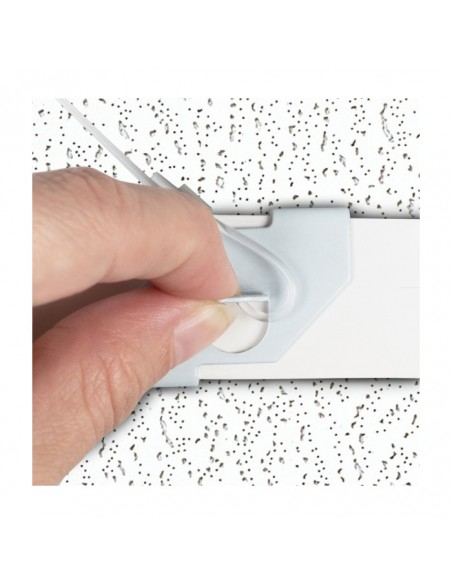 Obracanie metalowego klipsa