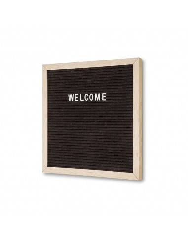 Tablica w drewnianej ramie z literami Tablica w drewnianej ramie z literami