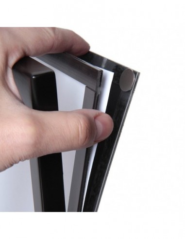 Czarny ekspozytor z kieszenią...